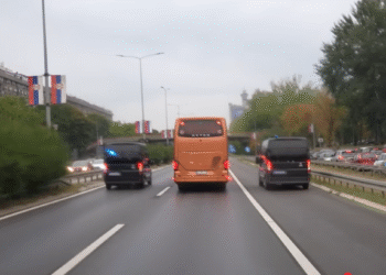 Sportske novosti – VIDEO Evo kako je izgledala Dinamova priča u Srbiji! Pogledajte ekskluzivne snimke i veliku policijsku pratnju