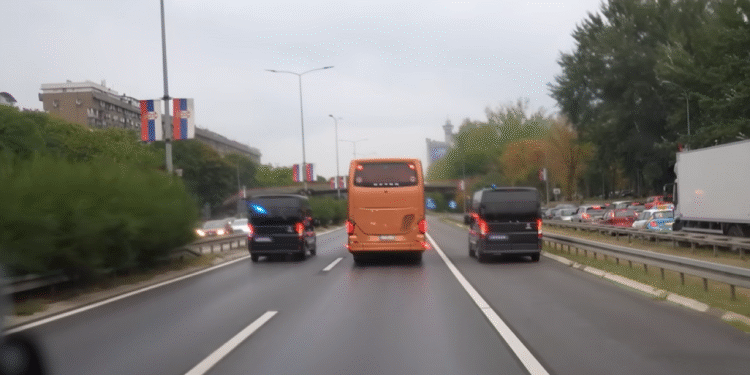 Sportske novosti – VIDEO Evo kako je izgledala Dinamova priča u Srbiji! Pogledajte ekskluzivne snimke i veliku policijsku pratnju