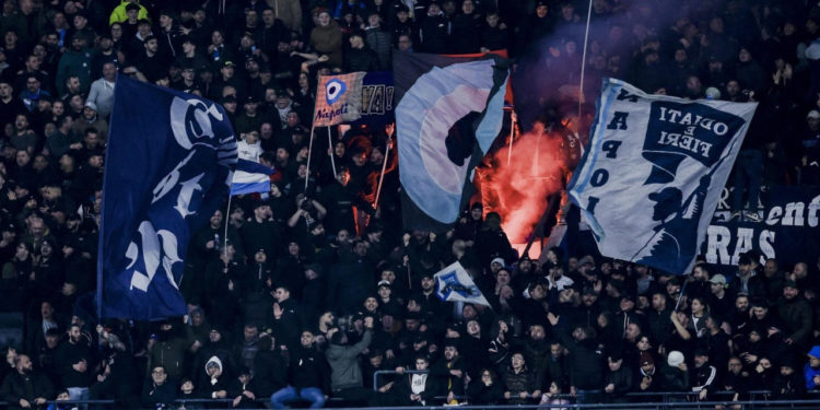 Sportske novosti – VIDEO: Horor i totalni kaos u Napulju, ulice su se u sekundi pretvorile u bojno polje! Brutalan sukob huligana