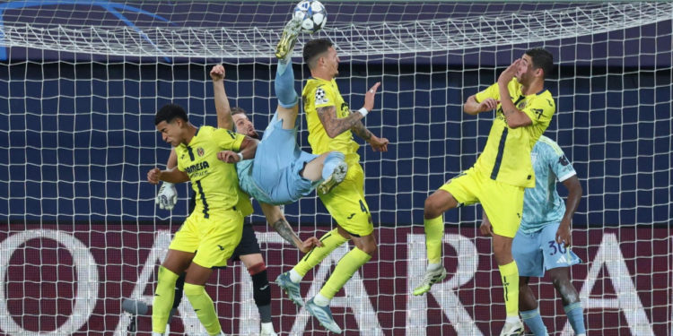 Sportske novosti – VIDEO: Kakva golčina Juventusa! Stoper ‘stare dame’ škaricama šokirao domaćine, pogledajte pravu malu majstoriju