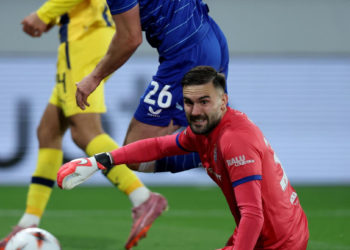 Sportske novosti – VIDEO Nevistić je dirao loptu rukom izvan kaznenog prostora, ali nije crveni karton. Evo zašto