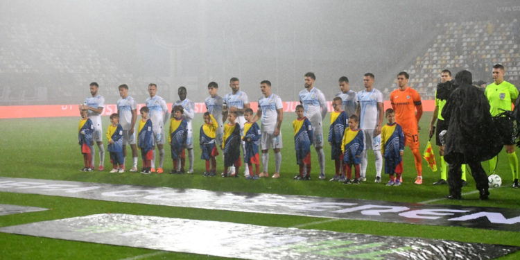 Sportske novosti – VIDEO Nogometaši izašli na potopljenu Rujevicu pa oduševili prekrasnom ljudskom gestom prema djeci