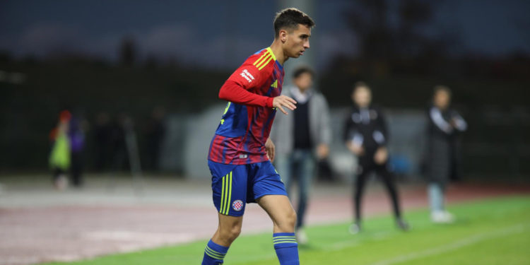 Sportske novosti – VIDEO Nonšalantnost Hajdukova pojačanja mogla je skupo stajati Bijele: U presudnom trenu izveo panenku i