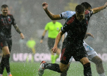 Sportske novosti – VIDEO: Pogledajte kaos zbog nevremena na Rujevici! Rijeka zamalo primila gol zbog kiše pa ga zabila, ali je poništen