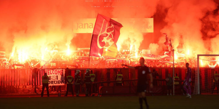Sportske novosti – VIDEO/FOTO: Žestok okršaj igrača pa navijački neredi na utakmici Cibalije i Hajduka! Evo zašto je došlo do prekida