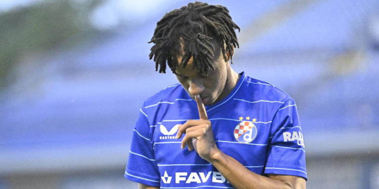 Sportske novosti – Varela u posljednji tren ‘povučen’ s leta u London, neće igrati protiv Chelseaja! Evo i zašto