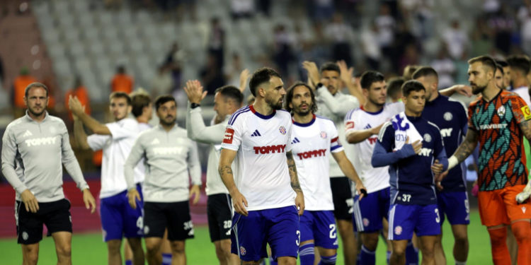 Sportske novosti – Veliki gaf postao viralan, u Zagrebu zabunom ‘dodijeljena’ nagrada Hajduku: ‘Oprostite, ne treba vam ovo’