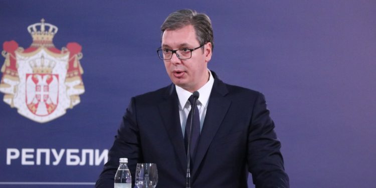 Srbijanski premijer Vučić osuđuje ‘terorizam’ ispred parlamenta — RT World News