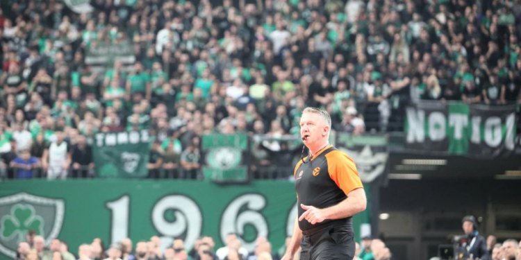 Sreten Radović pred 20.000 gledatelja sudio trofejima najjači ogled 7. kola Eurolige