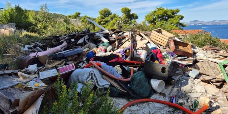 Stanovnici Šolte prekipjelo: “Dvije godine nas lažno uvjeravaju da će riješiti divlji otpad