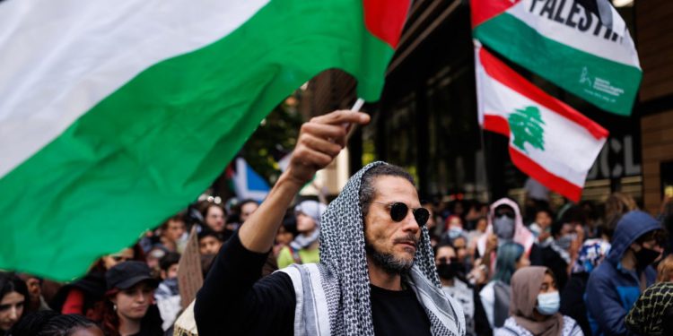 Studenti pozorni pro-palestinski prosvjedi na godišnjicu Hamasovog smrtonosnog napada na Izrael