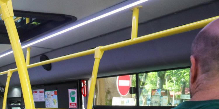 Sukob maloljetnika u autobusu za Drniš: poletio mobitel u glavu, jedan putnik zatražio liječničku pomoć