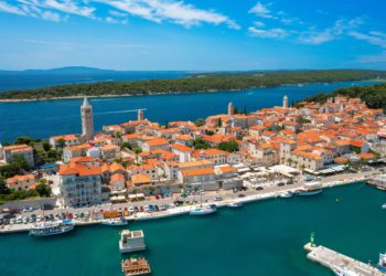 Sunčan petak uz danju toplo vrijeme