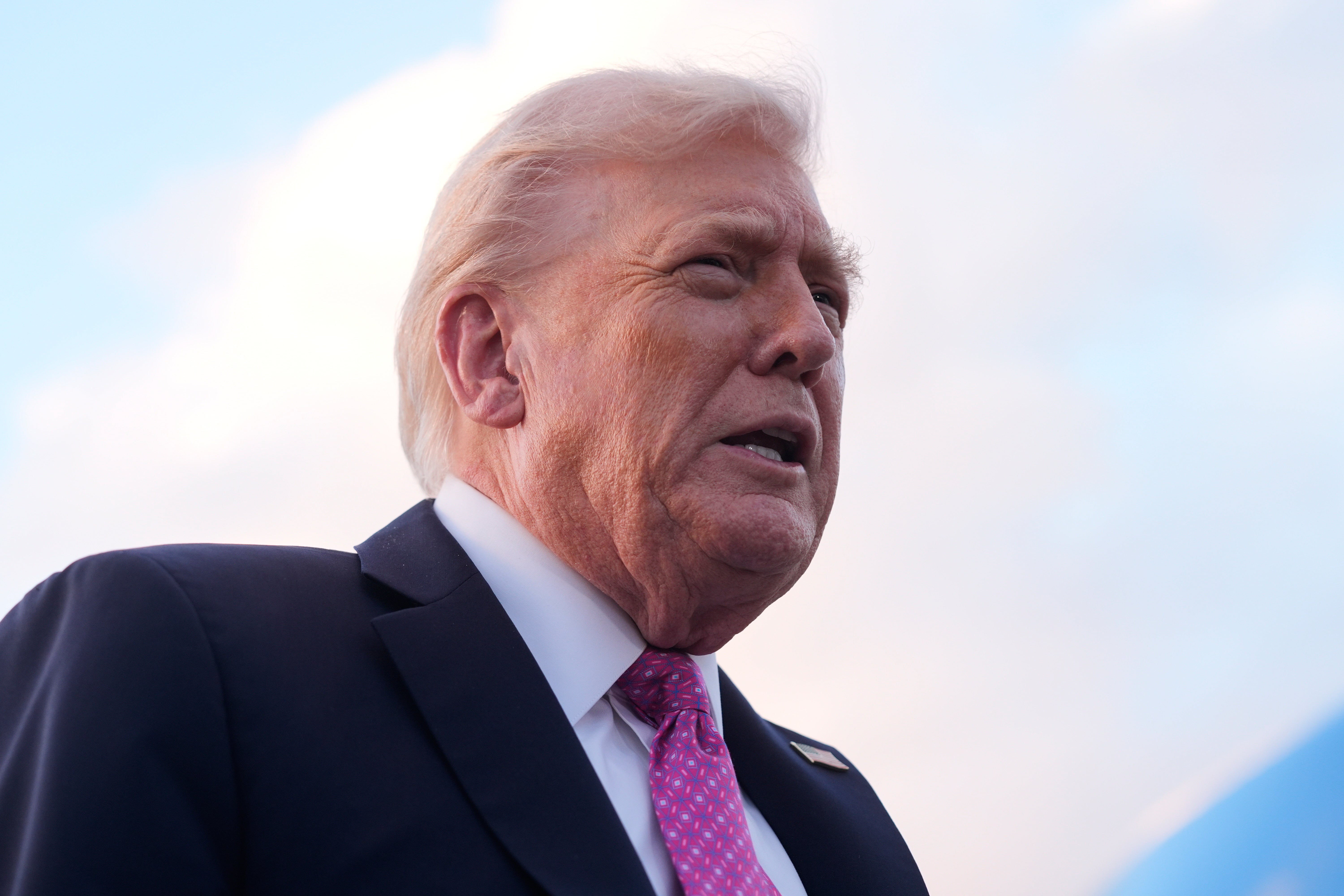 Trump tvrdi da je napad pogodio podmornicu napunjenu fentanilom, dok kritičari tvrde da pokušaj povratka naglašava da napad možda nije pogodio valjanu metu