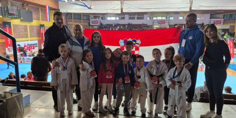 Taekwondo klub Plovanija na natjecanju Čigra Open predstavljalo 10 članova u ukupno 12 disciplina, kući se vratili s pregršt medalja