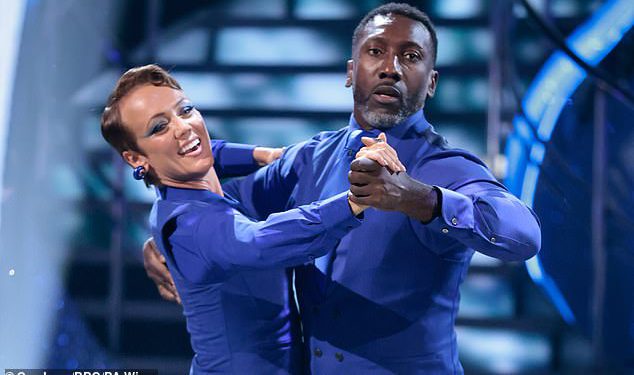 Tajni život kriminala prije nogometne zvijezde Jimmy Floyd Hasselbaink: Zvijezda Strictly Come Dance bio je dio tinejdžerske bande u Slumu Amsterdam, prije nego što je jedna noć zauvijek promijenila život