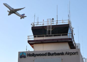 Tajnik za prijevoz prijeti da će ispaliti „problematične djece“ kontrolori zračnog prometa koji pozovu bolesne