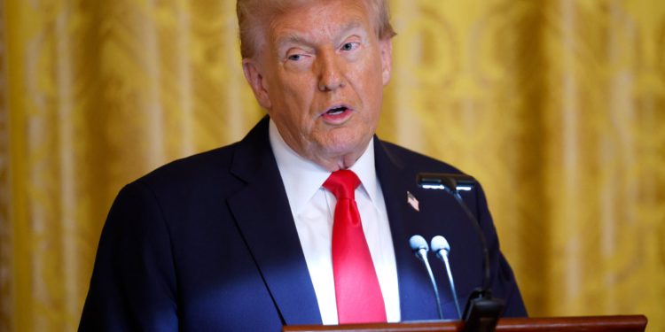 Tehnološki moguli, s napunjenim čekovnim knjižicama, ugodno do Trumpa na prikupljanju sredstava za 250 milijuna dolara u plesnoj dvorani Bijele kuće