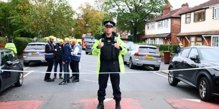 Teroristički napad na sinagogu u Manchesteru na židovski blagdan