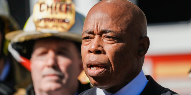 “Ti si tamno bolesna osoba”: gradonačelnik NYC-a Adams oslobađa novinara zbog Steamy Tell-All-a koji navodi “Tajni odnos”