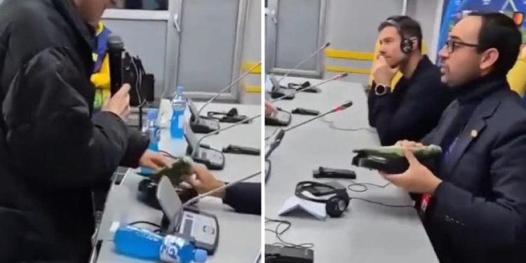 Tijekom konferencije daju ribu Xabi Alonsu: zavjesa je viralna!