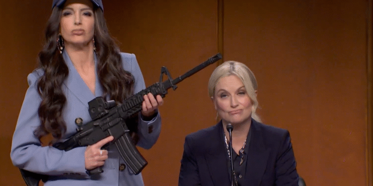 Tina Fey i Amy Poehler ponovno se ujedinjuju kako bi isporučili brutalno uklanjanje Bondija i Noema u SNL Cold Open