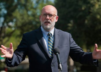 Tisuće saveznih zaposlenika moglo bi se suočiti s otpuštanjem tijekom zatvaranja