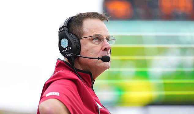 Traženi glavni trener Indiane, Curt Cignetti, zamagljuje novim OSMOGODIŠNJIM ugovorom u sveučilišnoj nogometnoj bombi