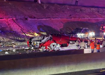 Troje kritički ozlijeđenih nakon što se sruši helikopter Medevac na kalifornijskoj magistrali