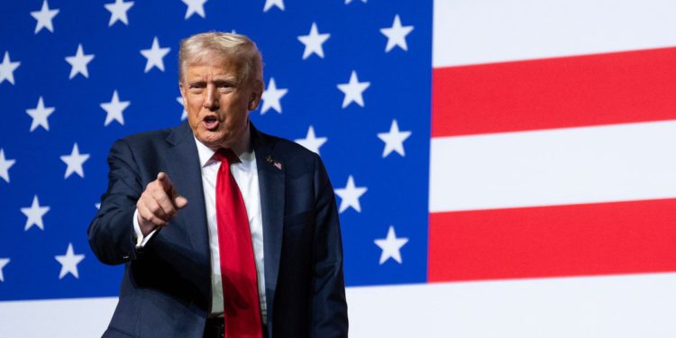 Trump će ovog vikenda ugostiti veliku proslavu mornarice, dok vojska prolazi bez plaćanja tijekom isključivanja: “Emisija mora nastaviti!”