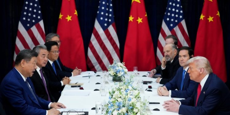 Trump cilja na ‘fantastičan odnos’ tijekom sastanka sa Xijem u Južnoj Koreji (VIDEO) — RT World News