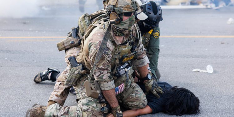 Trump ‘eskalira’ nemire u Chicagu s ‘ilegalnim, opasnim i neustavnim’ nacionalnom gardom, kaže tužba