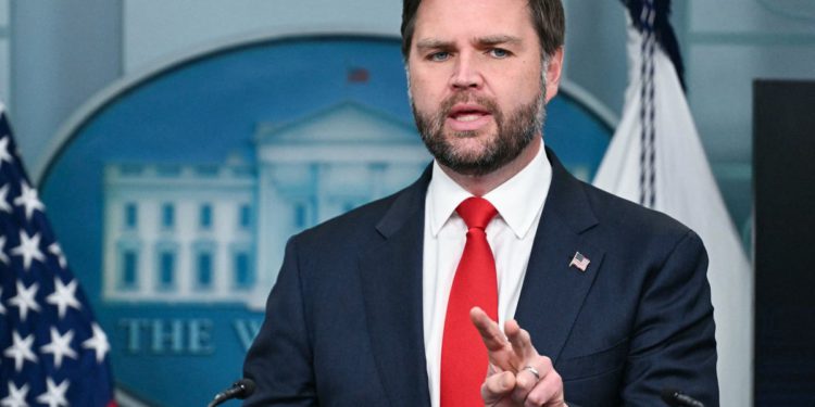 Trump hvali ikonu ropstva dok Vance briše rasističke tekstove. Ovi dečki ne izgovaraju tihi dio naglas – oni viču