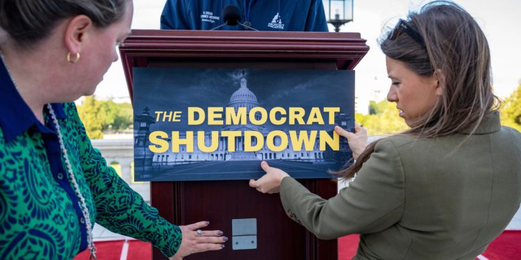 Trump i vladine agencije koriste dolare poreznih obveznika kako bi krivili demokrate za gašenje. Je li to legalno?