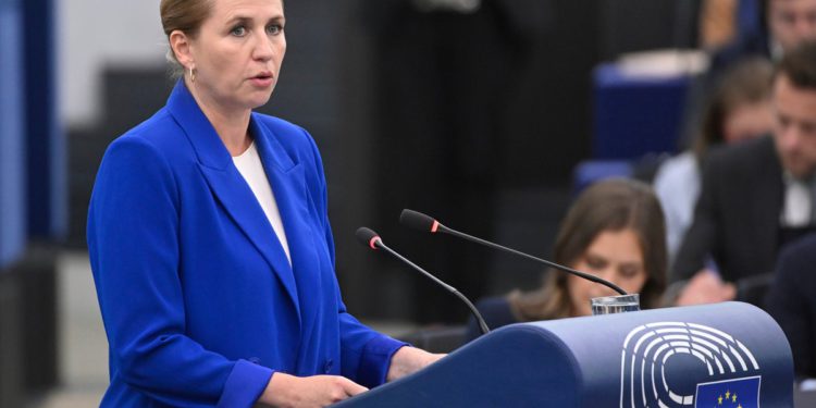 Trump je naizgled zaboravio da želi kupiti Grenland, ali on neće zauvijek, upozorava danski vođa