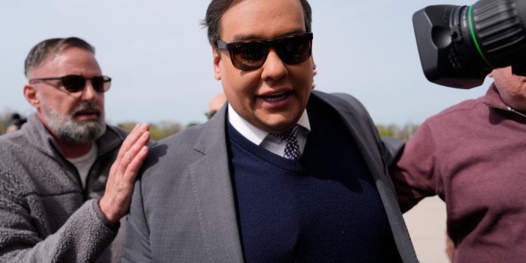 Trump je oslobodio sedmogodišnje zatvorske kazne ‘odmetnutog’ bivšeg kongresmena Georgea Santosa