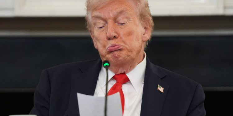 Trump je uzdrmao američku vjeru u većinu vladinih agencija od povratka u Bijelu kuću, pokazuju ankete