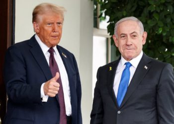 Trump kaže Izraelu da “mora odmah zaustaviti” bombardiranje Gaze kako bi omogućio puštanje talaca nakon što Hamas prihvati elemente mirovnog plana