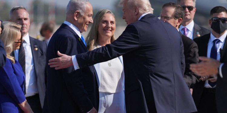 Trump kaže ‘svi su sretni’ dok stiže u Izrael
