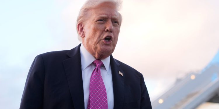 Trump kolumbijskog predsjednika naziva ‘drolerom’ i prijeti američkim isplatama nakon što je Petro optužio SAD za ‘ubojstvo’