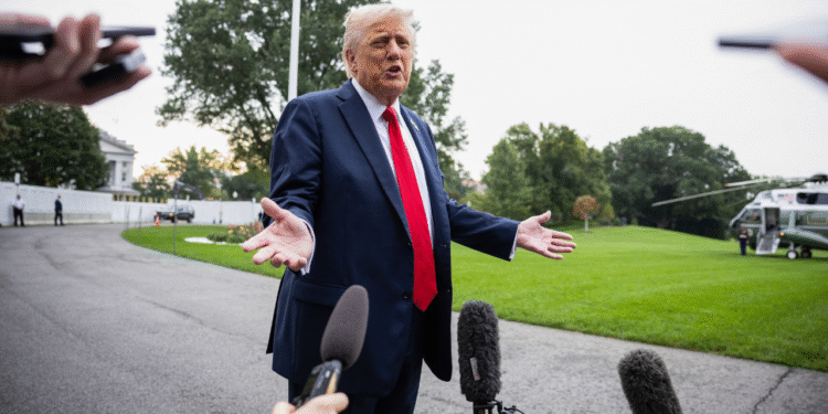 Trump krivi demokrate za isključivanje vlade koji pokreću otpuštanja