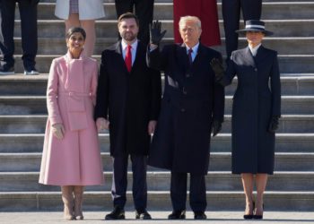 Trump napokon napušta Bijelu kuću tijekom zatvaranja vlade – na dvostruki sastanak s Melanijom u Vancesovoj kući