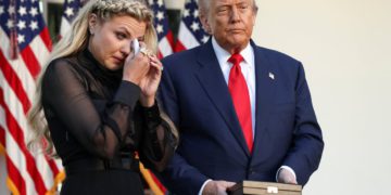 Trump se u govoru pohvali jer udovica Charlieja Kirka prihvaća predsjedničku medalju slobode u njegovo ime: Ažuriranja uživo