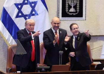 Trump u Knesset uzima krug pobjede u govoru