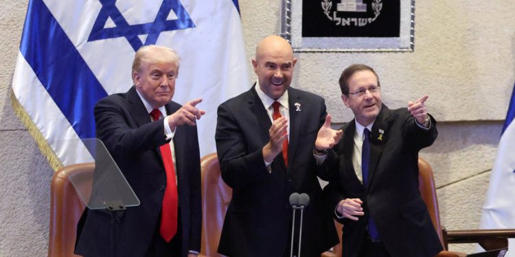 Trump u Knesset uzima krug pobjede u govoru