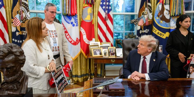 Trump zahvaljuje obitelji s taocima na pismu nominacije Nobelove nagrade za mir
