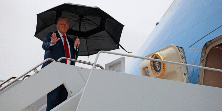 Trump započinje tjedan na Bliskom Istoku nadgledajući povijesni mirovni sporazum