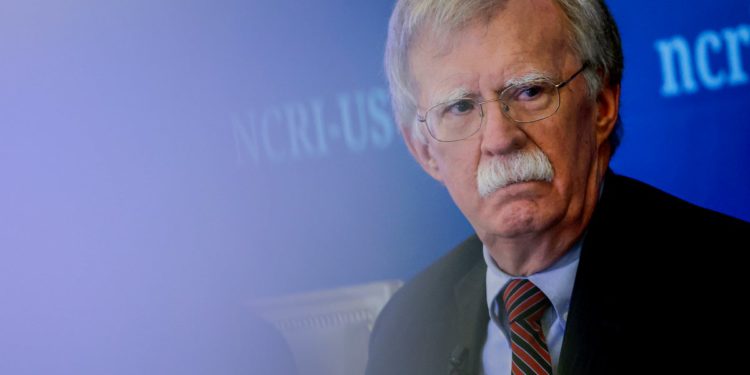 Trumpov bivši savjetnik pretvorio se u kritičara Johna Boltona, očekuje se da će biti krivično optužen već sljedećeg tjedna: Izvještaj