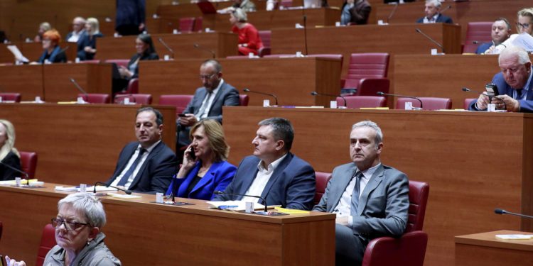 U Saboru burno zbog vojnog roka: ‘HDZ-ovci si stvaraju nove klijente i kaste’