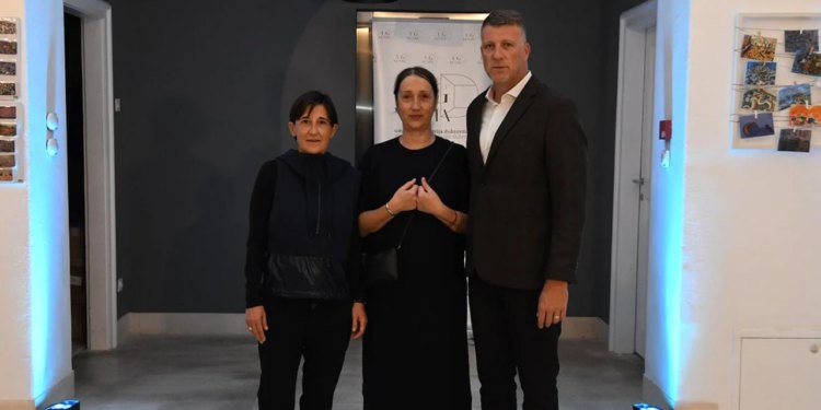 U Umjetničkoj galeriji Dubrovnik otvorena izložba “Ekvilibrij” multimedijalne umjetnice Ivane Jelavić